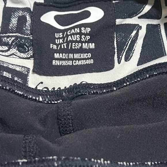 Oakley running shorts, size small, great shape - Picture 2 of 3